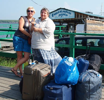 Sadamas Obi jõe ääres. Marite kõrval misjonirühma juht, hiljuti meie seast lahkunud Ljudmilla Voltšihhina. 