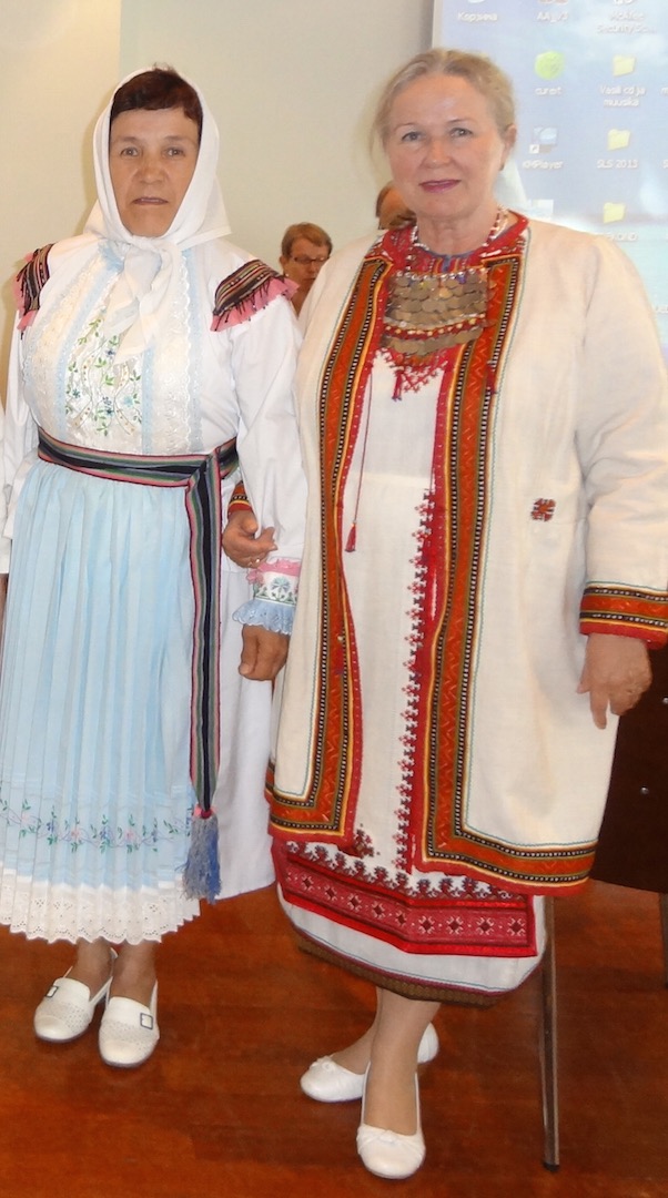 Mäemari keele tõlkija Galina Muravjova (vasakul) ja Anu Väliaho, 20 aastat maride seas elanud-töötanud misjonär.  Foto: Anu Väliaho kogu