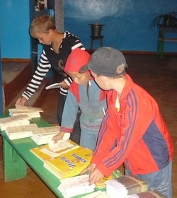 Iga kontserdi lõpul jagati emakeelset vaimulikku kirjandust.