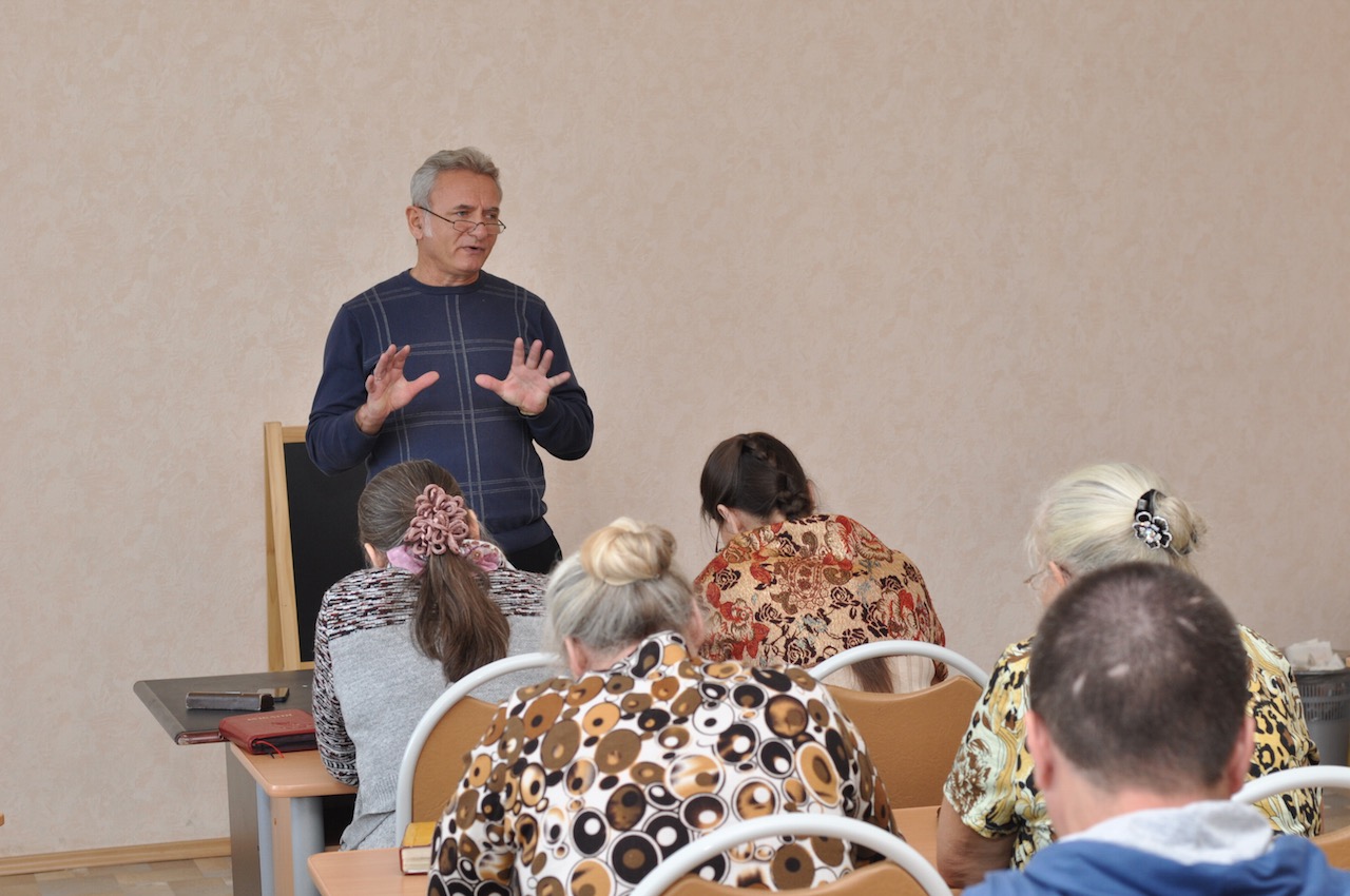 2013. aasta sügisel õppesessioonil Udmurtias õpetas nõustamist pastor Pavel Želnovakov. Foto: Mark Nelson 2013. aasta sügisel õppesessioonil Udmurtias õpetas nõustamist pastor Pavel Želnovakov. Foto: Mark Nelson
