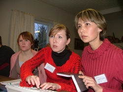 Elupuu.org tegijad tööhoos. Fotod: Mark Nelson Elupuu.org tegijad tööhoos. Fotod: Mark Nelson