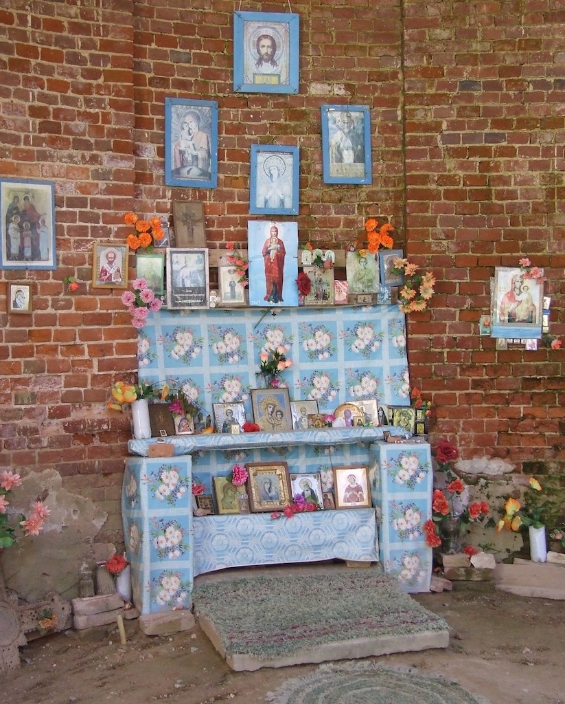 Rahvapärane ikonostaas pärast teist maailmasõda hüljatud Soikkola(Soikino) kirikus. Foto: Ergo-Hart Västrik