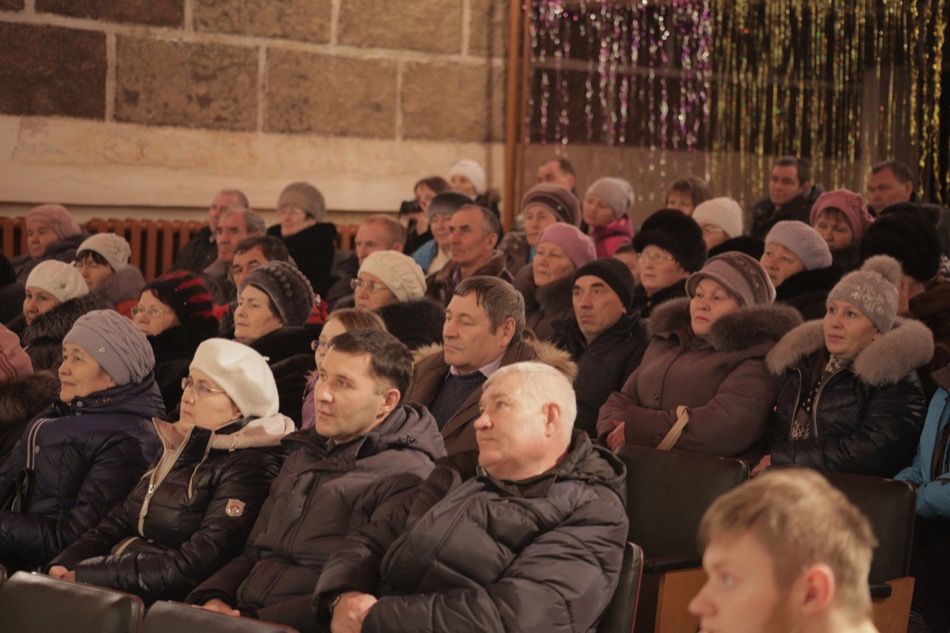 Emakeelset sõnumit ja laule kuulatakse huviga Emakeelset sõnumit ja laule kuulatakse huviga