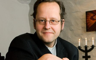 Pildil on Ove Sander